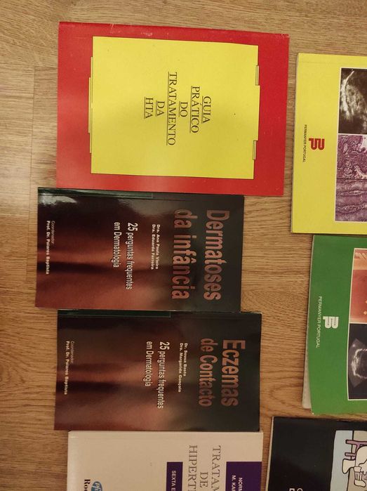 Conjunto de livros/revistas de medicina