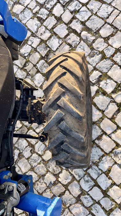 Solis 26 XL + Carregador Frontal + Pack Alfaias (Apenas 340h)