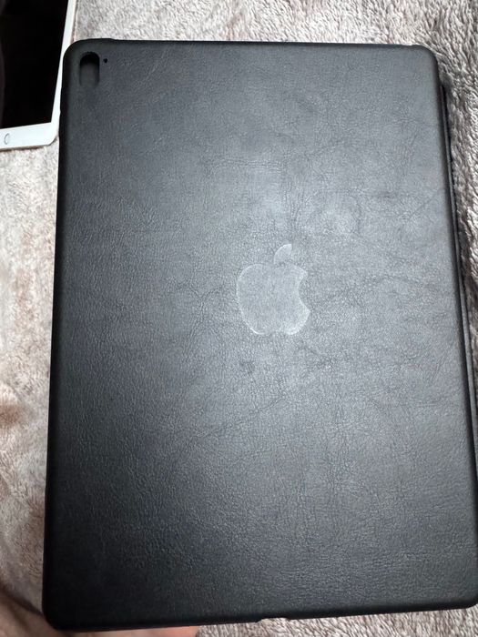 iPad Pro 9.7’ zestaw: Smart Keyboard, iPad Smart Case + case