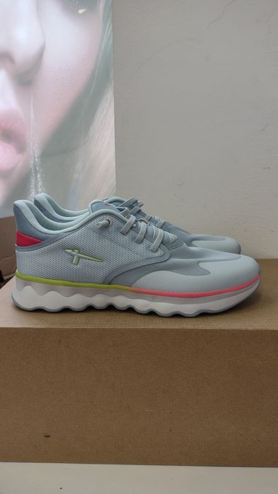 Damskie sportowe buty Tamaris rozmiar 39