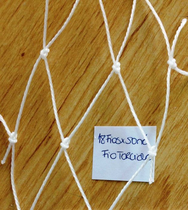 Rede para protecção de campos desportivos