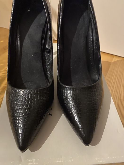 Czarne wizytowe szpilki