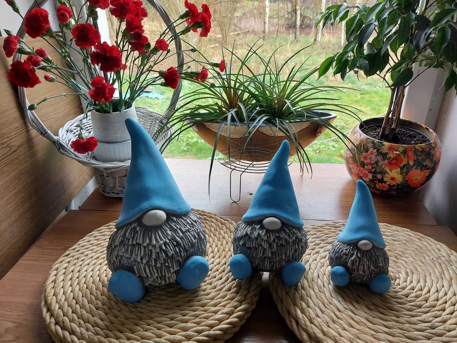 ogród dekoracja ogrodowa  gnom skrzaty gipsowe krasnal brodacze dekor