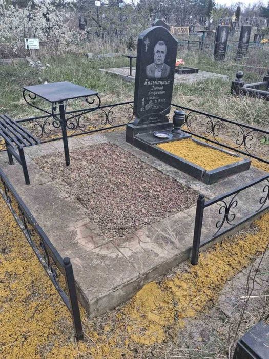 Профессиональный уход и уборка могил в Харькове и области — Мастер Антон