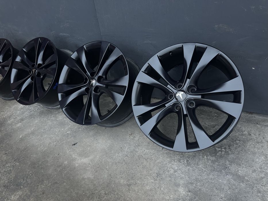 диски 5/114.3 r20 tesla с датчиками давления