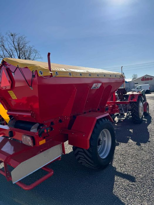 Rozsiewacz nawozów Rozsiewacz przyczepiany Lisicki 5 TON hit wiosny