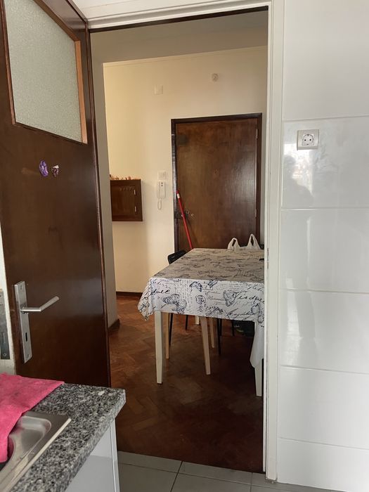 Quarto a 5 min a pé da UA (entrada imediata)