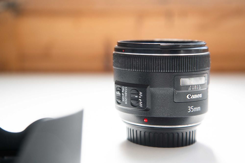 Canon EF 35 mm f/2 IS USM