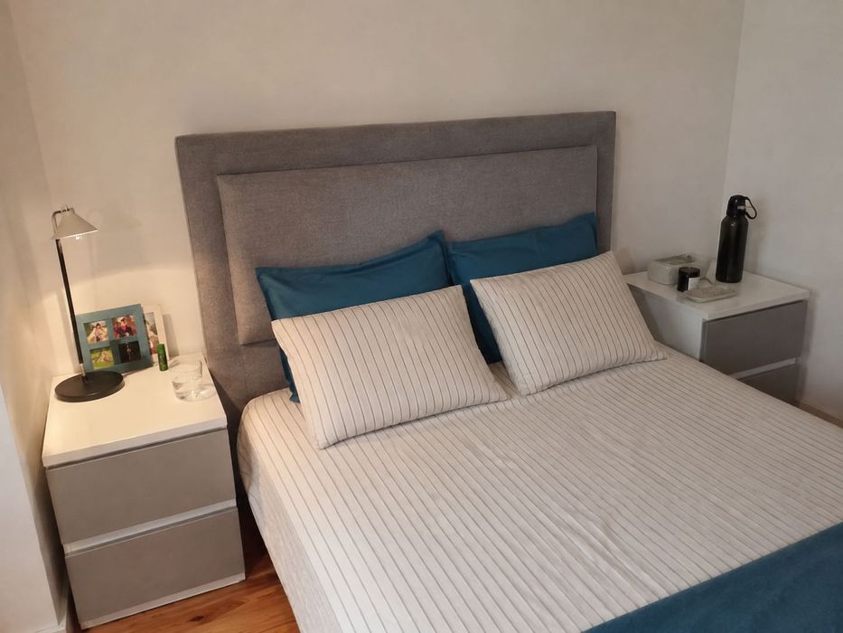 Mesa de cabeceira moderna – 40 € (cada)