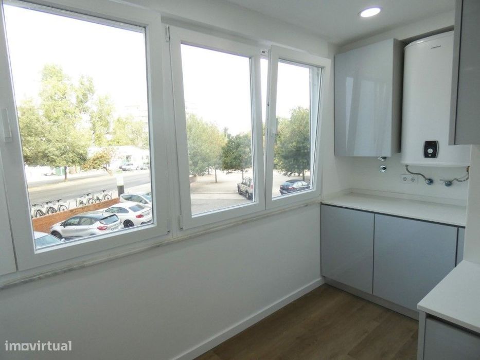 Apartamento T4 - Totalmente Remodelado