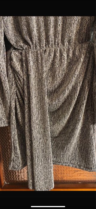 Vestido cinza brilhante muito lindo