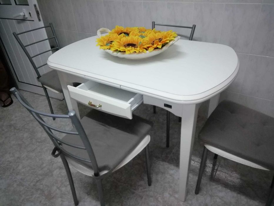 Mesa Espectacular Cozinha Marca Perbufer Ou Sala 4 a 6 Pessoas
