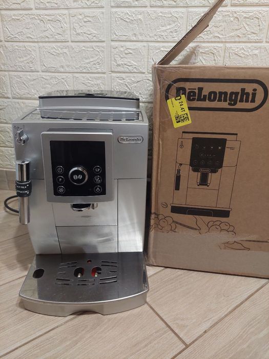 Кавоварка ковова машинка DeLonghi ECAM