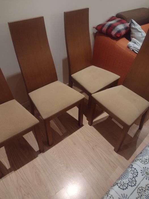 Mesa em madeira e  6 cadeiras para sala de jantar