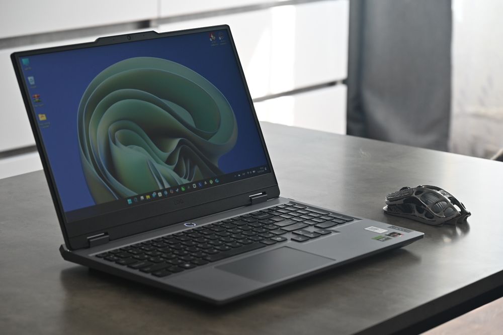 Ноутбук Lenovo LOQ 15ARP9 (AMD Ryzen 7/16GB/512GB (SSD)/RTX 4060)