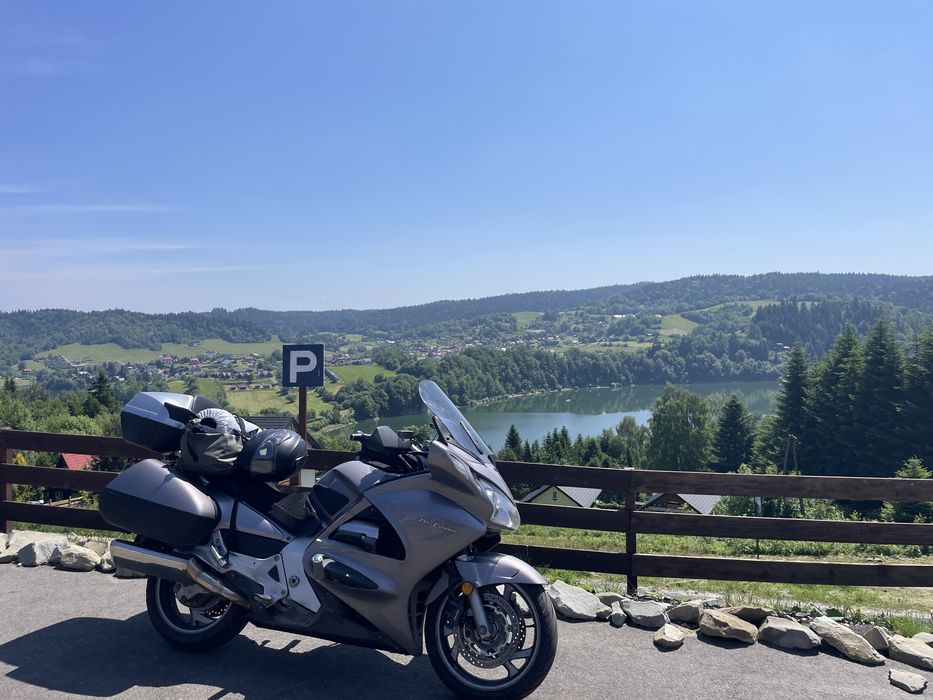 Sprzedam.         HONDA ST 1300 .