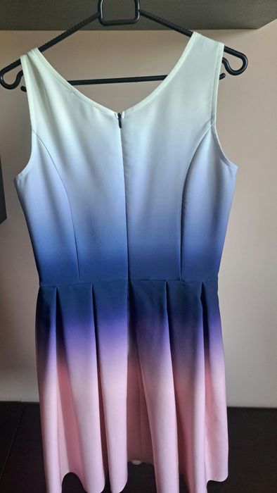 Śliczna sukienka r.40