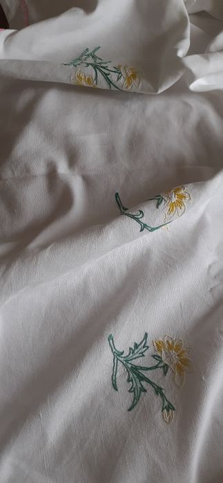 Rico Lençol de Linho Caseiro-Bordados Manuais