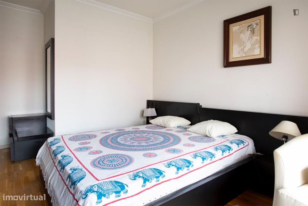 Quarto - localizado em Sete Rios Lisbon