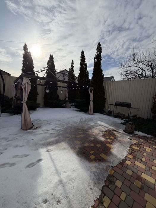 Продам дом кирпичный из 2х этажей.ХТЗ.