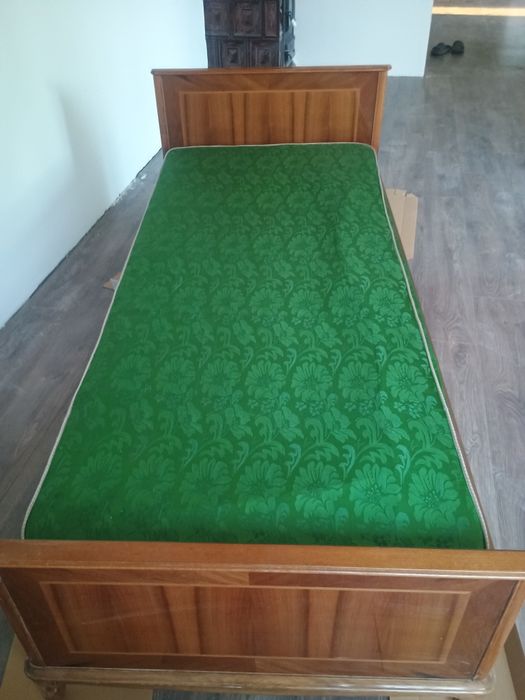 Ліжко одно спальне.
