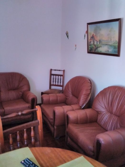 Quarto mobilado no centro.