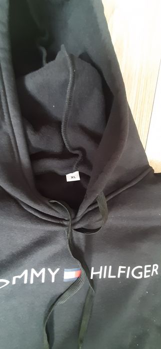 Czarna Bluza Tommy