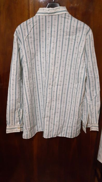 Продам чоловічу сорочку.