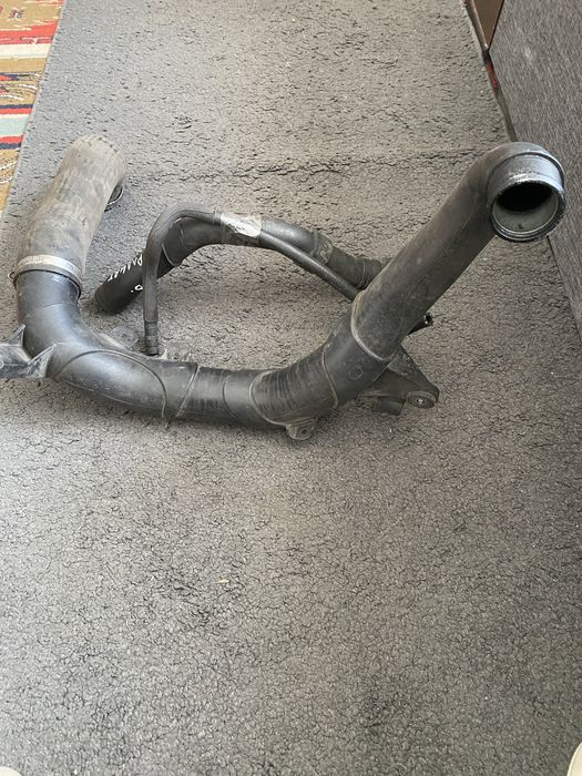 Патрубок на интеркулера на Skods Oktavia A7 1.8 бензин