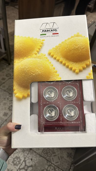 Форма та ніж для равиолі