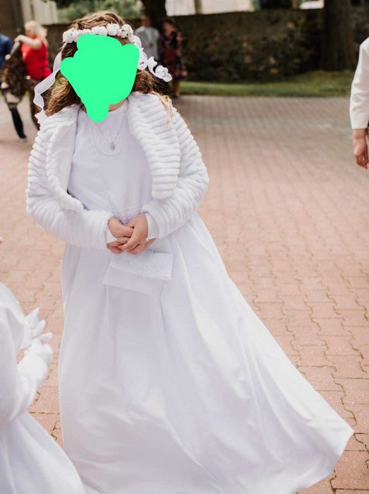 komunijna alba na większą dziewczynkę
