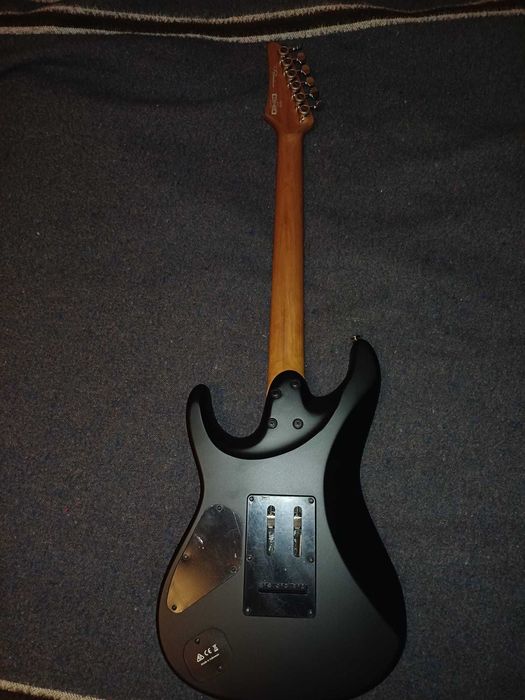 Ibanez AZ226-BKF Premium- Formato Stratocaster - Guitarra elétrica