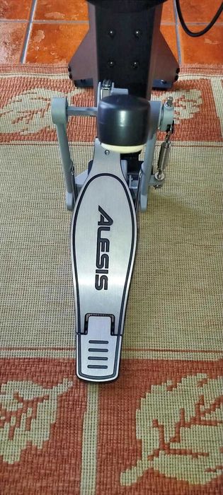 Bateria Eletrónica Alesis Nitro Max Kit (COMO NOVA)