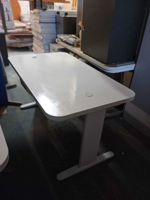 Biurko z półką na klawiaturę 140x80 białe biurka stoły biuro dom