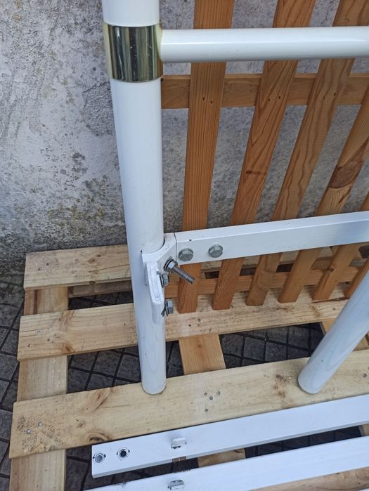 Cama de casal em ferro