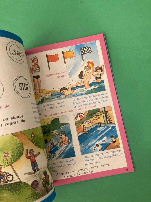 Livro Escola Primária Á nossa Volta Meio Físico e Social 1º Classe Anos 80 Porto Editora