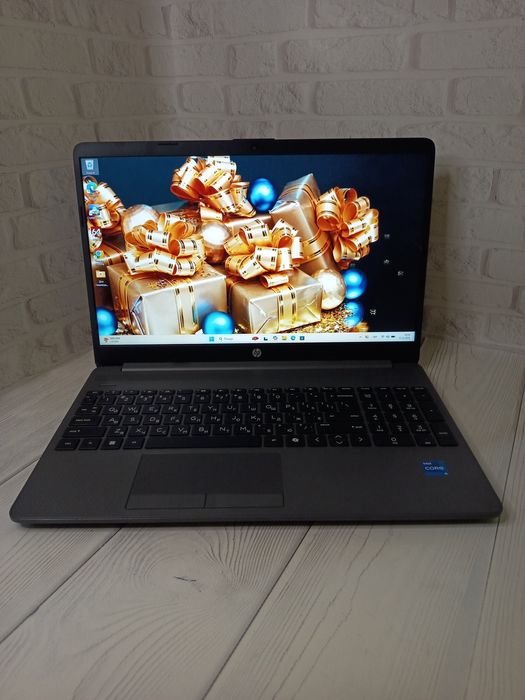 Ноутбук HP 250R G9 I5-1335U 10 ядер є коробка