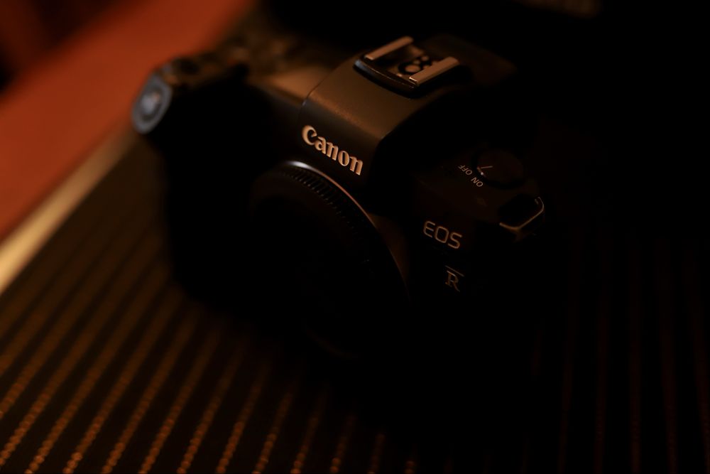 Продаю Canon EOS R