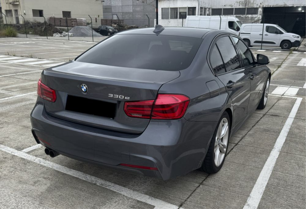 BMW 330e F30 LCI com packM e todo o histórico na BMW