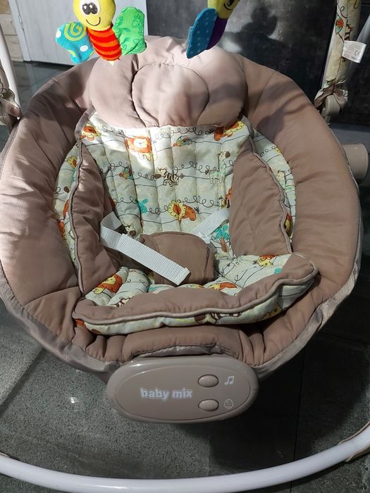 Baby Mix huśtawka elektroniczna, leżaczek z melodiami i wibracjami