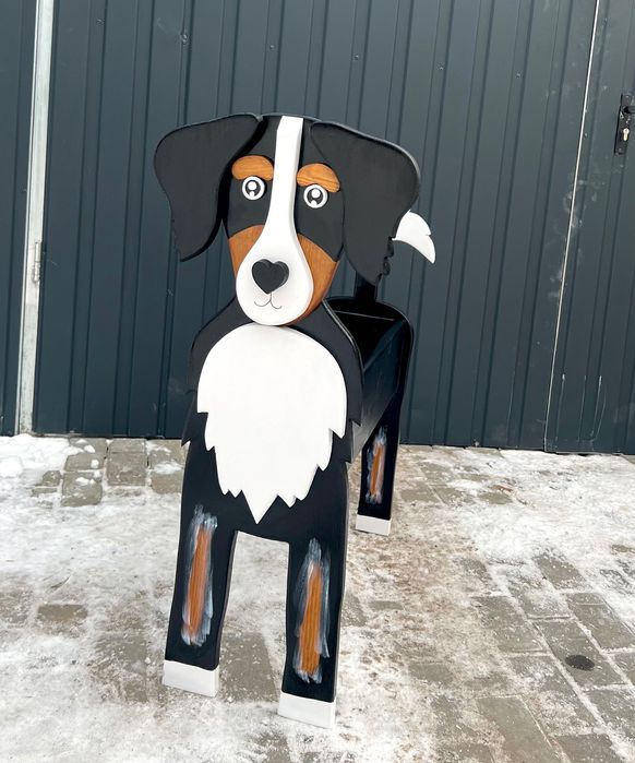 Drewniany piesek doniczka berneński