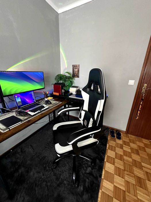 Setup + itens de quarto, secretária, cadeira gamer, cafeteira, led, espelho, passadeira