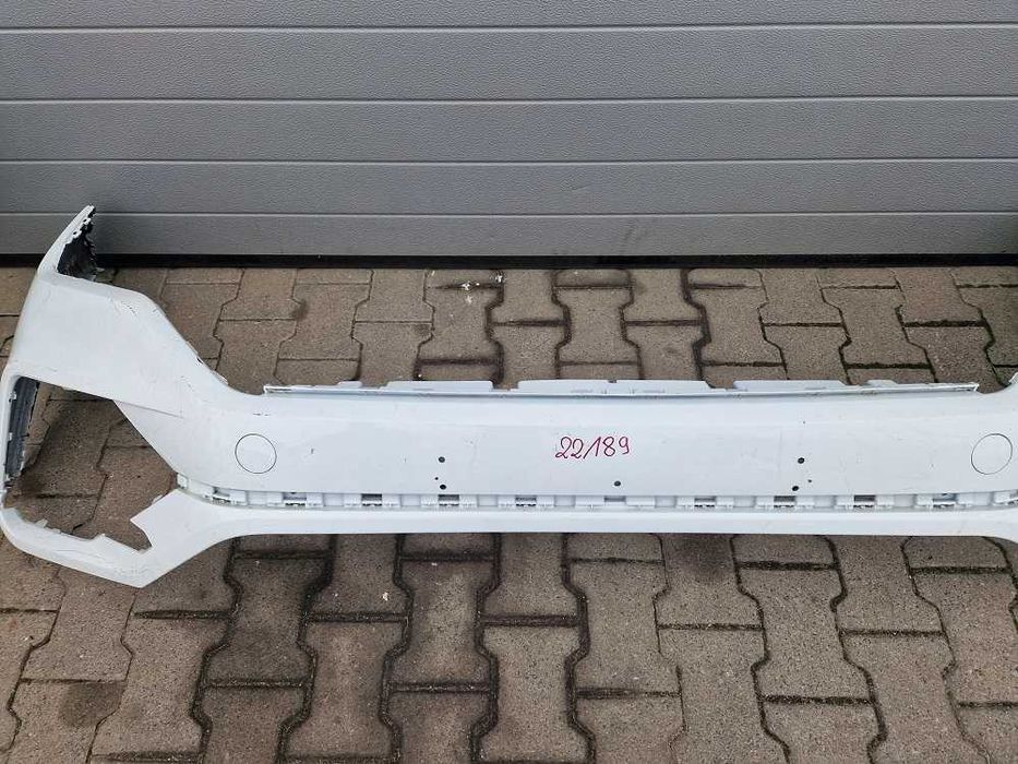 Volkswagen Touareg III 18r.- Zderzak Przód