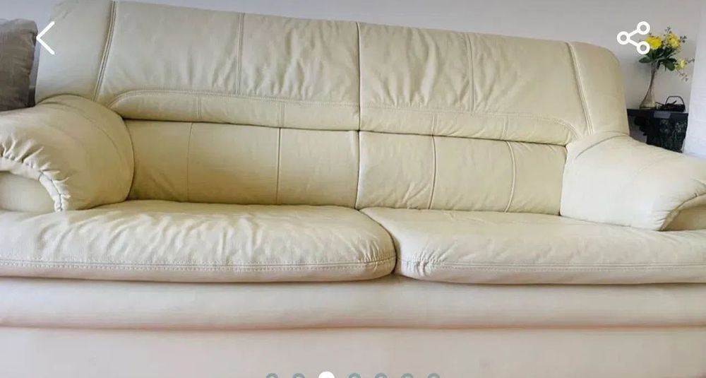 Sofas  de  dois lugares  ou tres.