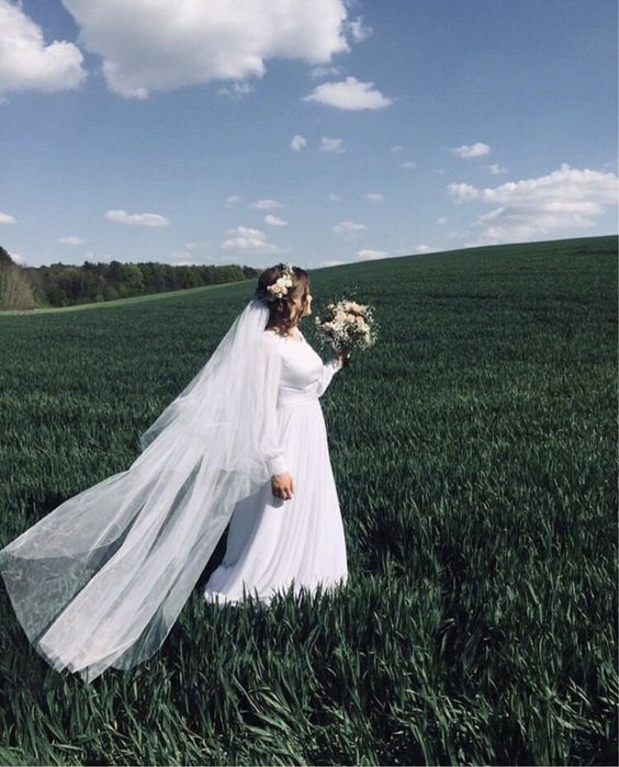 Весільна сукня з шифоновим низом.