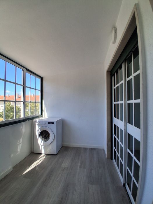 Apartamento T4 no centro da Charneca de Caparica