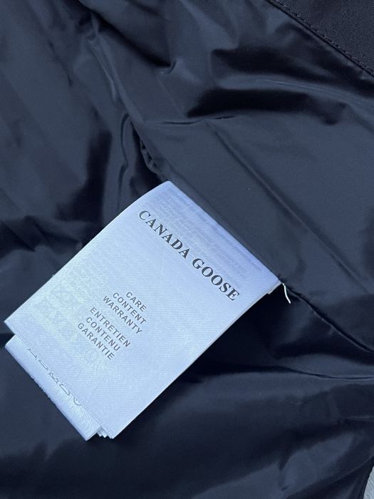 Жилетка від бренду Canada Goose