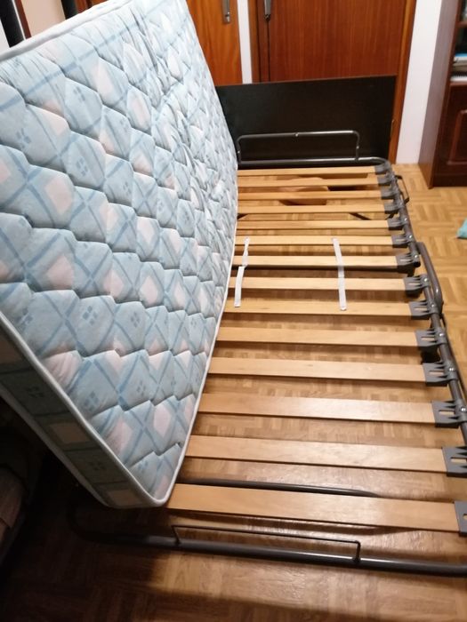 Cama dobrável com colchão molas