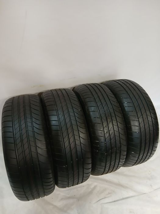 Lato Bridgestone 215/50R18