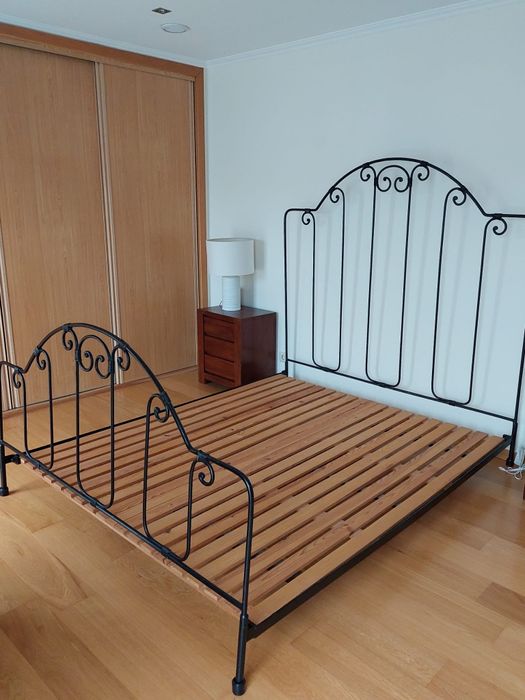 Cama casal em ferro